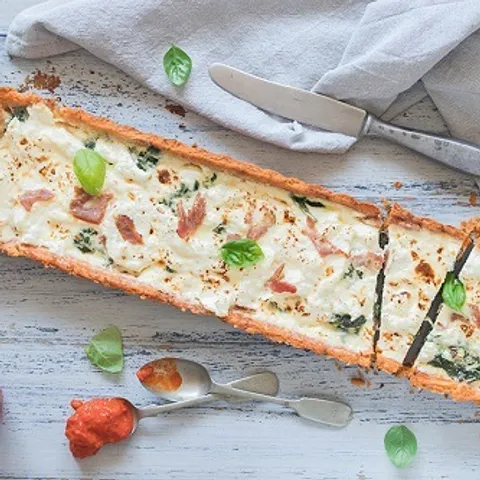 Letní quiche s Ajvarem, tuňákem a ricottou