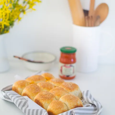 Slané buchty s Ajvarem a mozzarellou