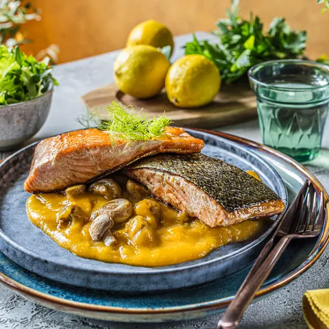 Marinierter Lachs mit Soße