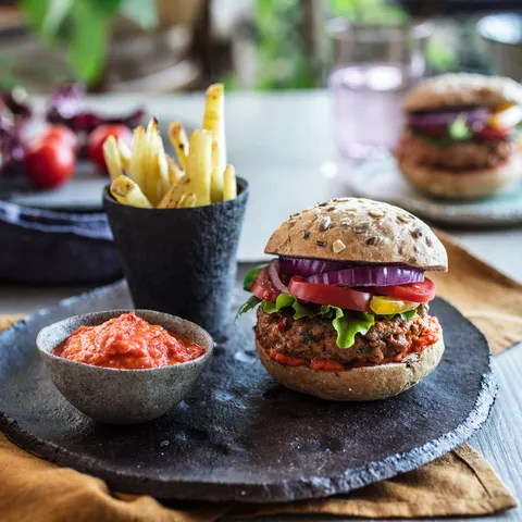 Šťavnatý hamburger s Ajvarom
