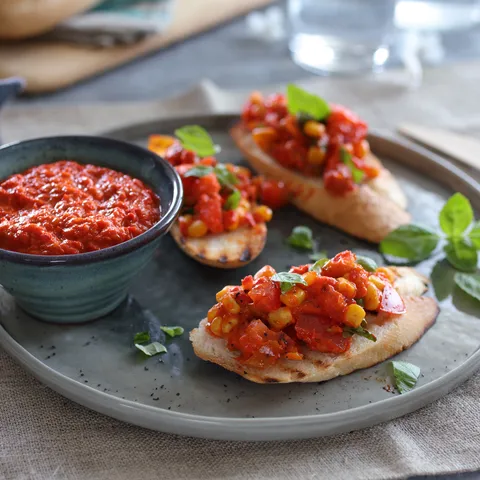 Bruschetta s rajčaty a Ajvarem