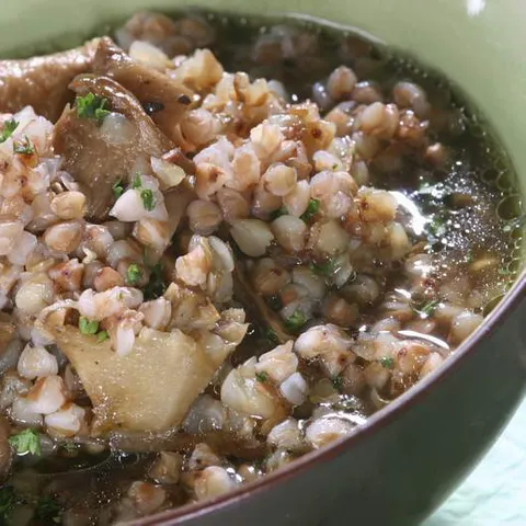 Dubáková polievka s pohánkovou kašou