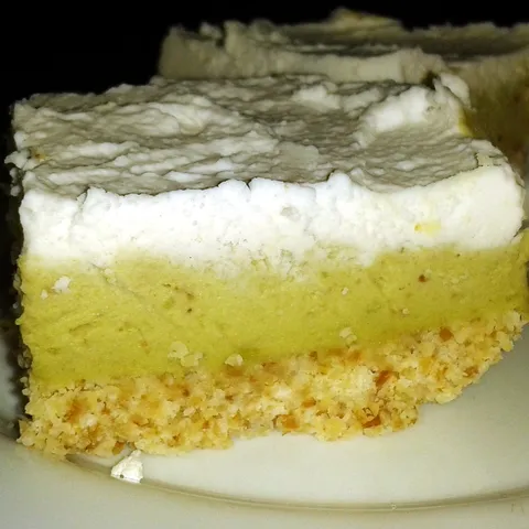 Raw avocado & lime cheesecake