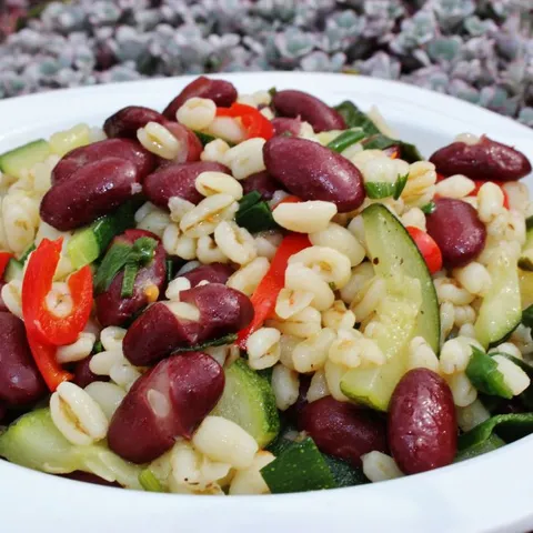 Salata od psenice sa grahom i tikvicom