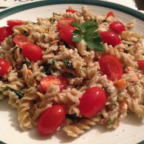 Pasta sa spinatom i dimljenim lososom