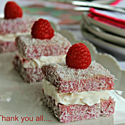 Coconut bites with berry cream...