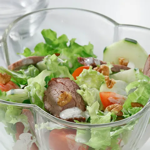 Zelena salata s junećim mesom