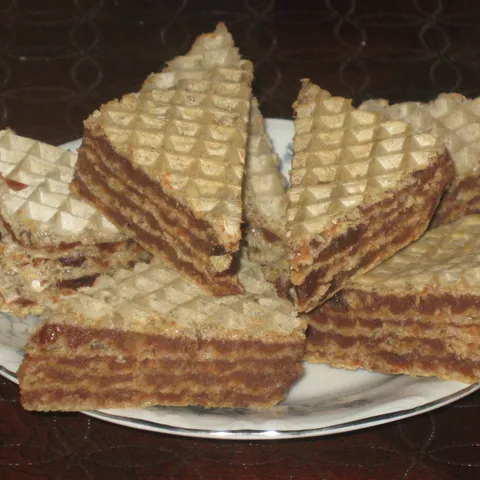 Oblande sa “chocolate ganache” i suhim grozhdjem i orasima :)