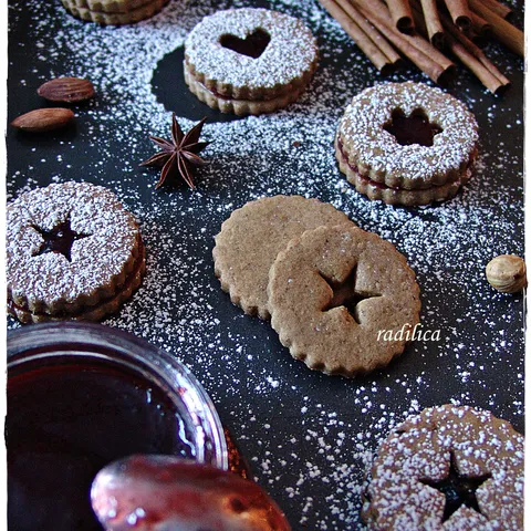 Linzeri sa začinima / Gingerbread Linzer Cookies