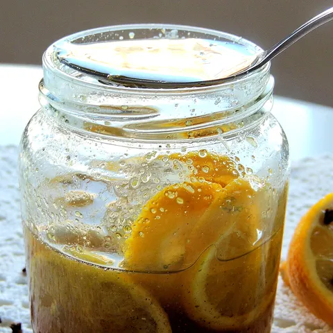 Prirodni sirup od meda i citrusa za kasalj i grlobolju
