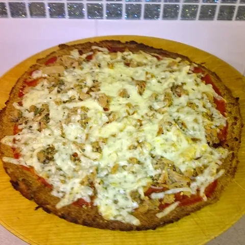 LCHF pizza s tunom