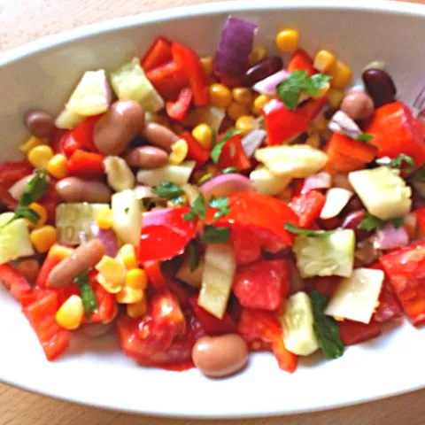 Ljetna salata sa slanutkom i grahom