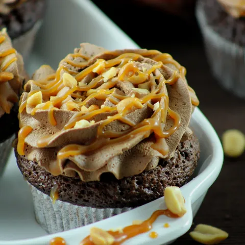 Snickers cupcakes