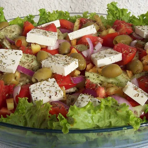 HORIATIKI SALATA
