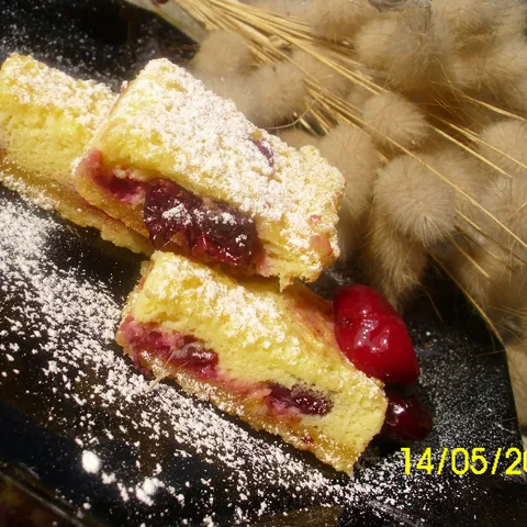 Pjenasti kolac sa visnjama