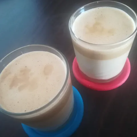 Dalgona kava (obrnuti capuccino)