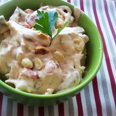 Mex-salata sa pečenom paprikom i kikirikijem