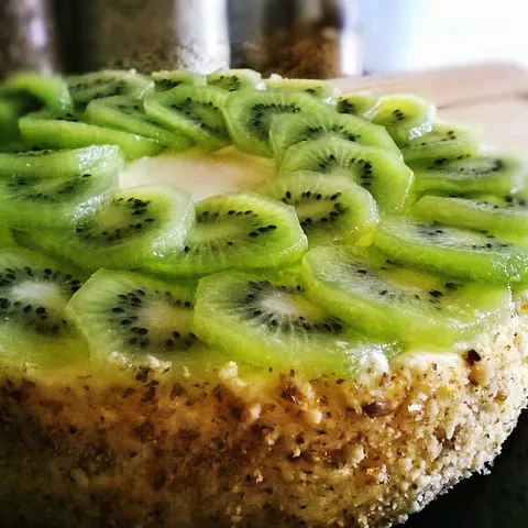 Bijela kremasto-voćna torta
