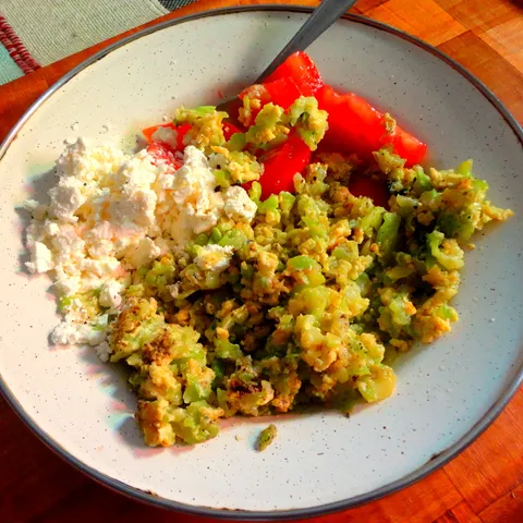 Zucchini di Giugno (Tikvice sa jajima)
