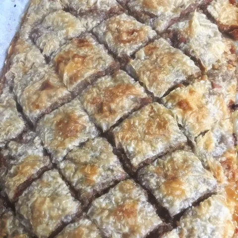 Baklava s jabukama i orasima