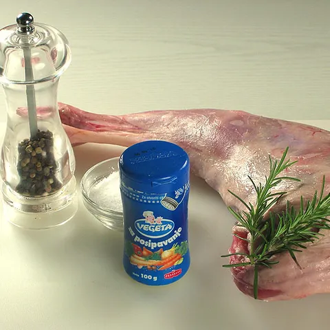 Filetiranje pečenog janjećeg buta