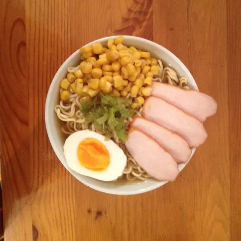 Japanski ramen sa soja sosom (Shoyu Ramen)