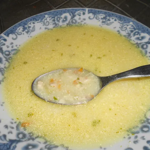 Bela pileća čorba