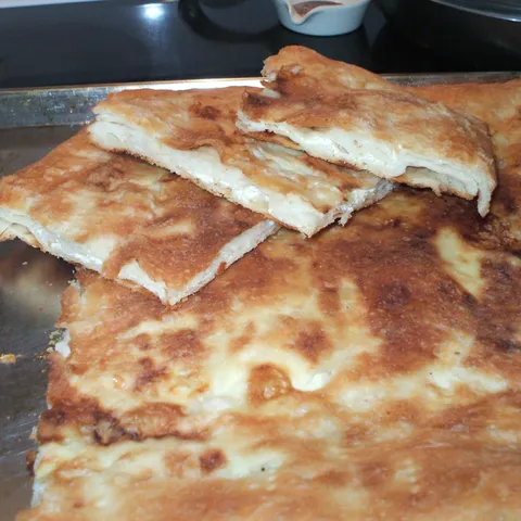 Pita sa sirom od dizanog tjesta