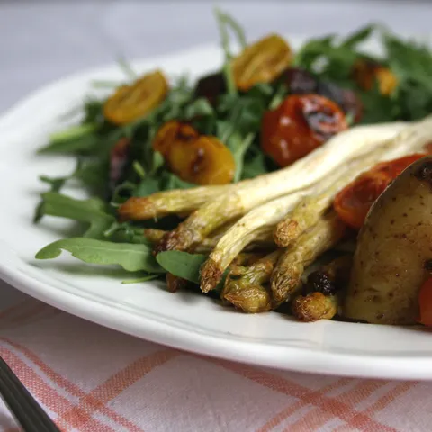 Topla salata sa bijelim šparogama