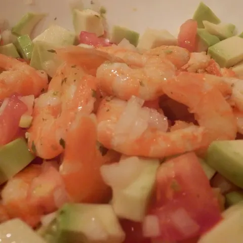 Salata od avokada i kozica