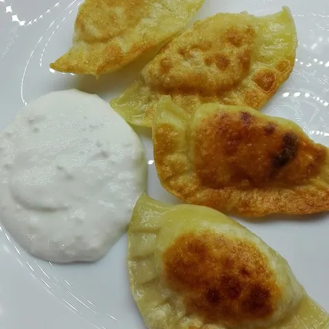 Piroge s pireom i lukom