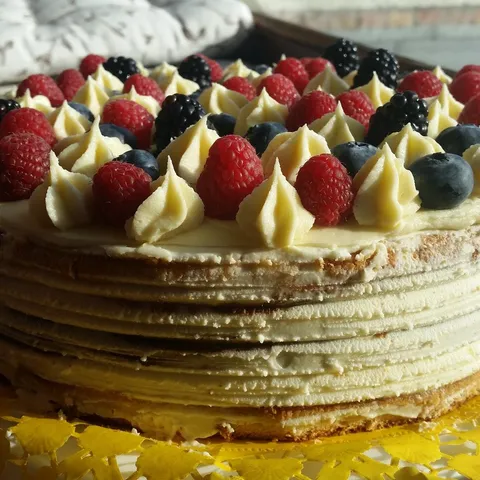 Bijela, vocna Sacher torta