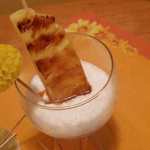 Ananas ražnjići s pina colada kremicom