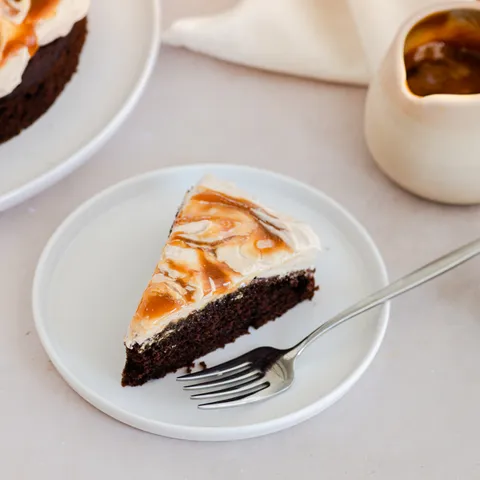 Čokoladna torta s toffee kremom i slanim karamelom