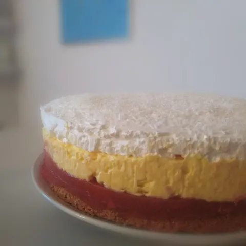 Torta od kokosa i jagoda